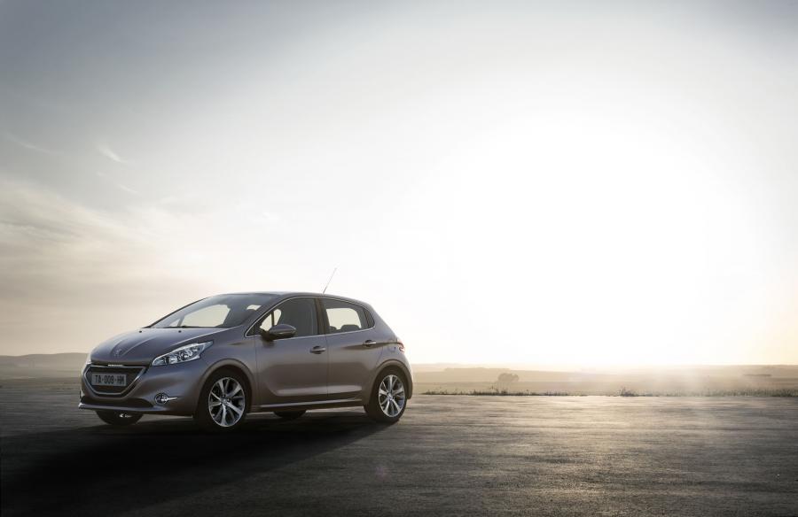 Peugeot 208 5-Door 2012 года  (фото 21 из 73)